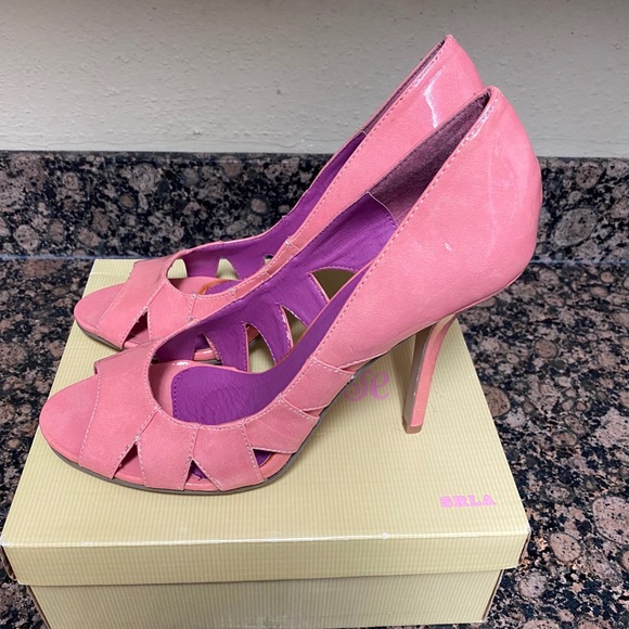 Promise Patient Leather Keyhole Cutout Pumps Sz 10 - Picture 1 of 6